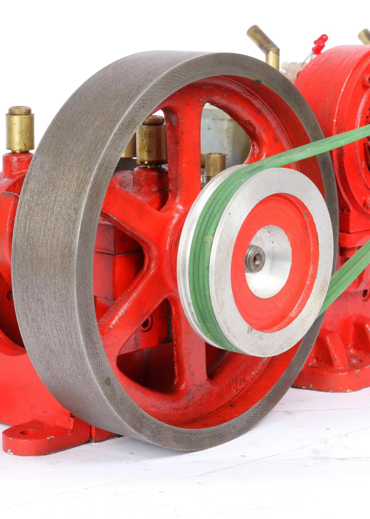 Single cylinder workshop engine with dynamo