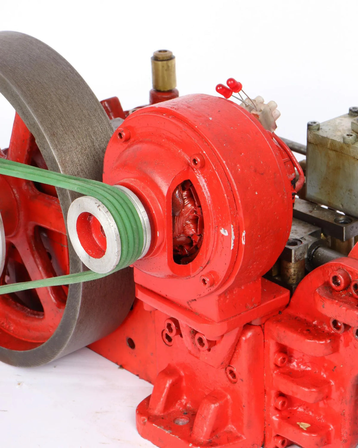 Single cylinder workshop engine with dynamo