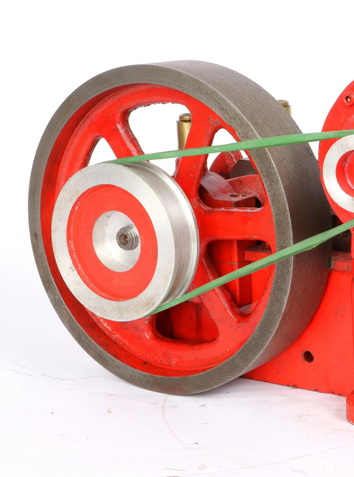 Single cylinder workshop engine with dynamo