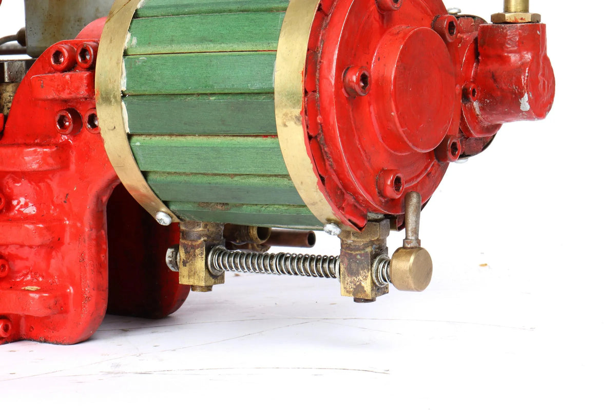 Single cylinder workshop engine with dynamo