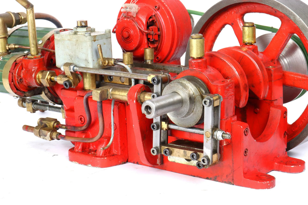 Single cylinder workshop engine with dynamo