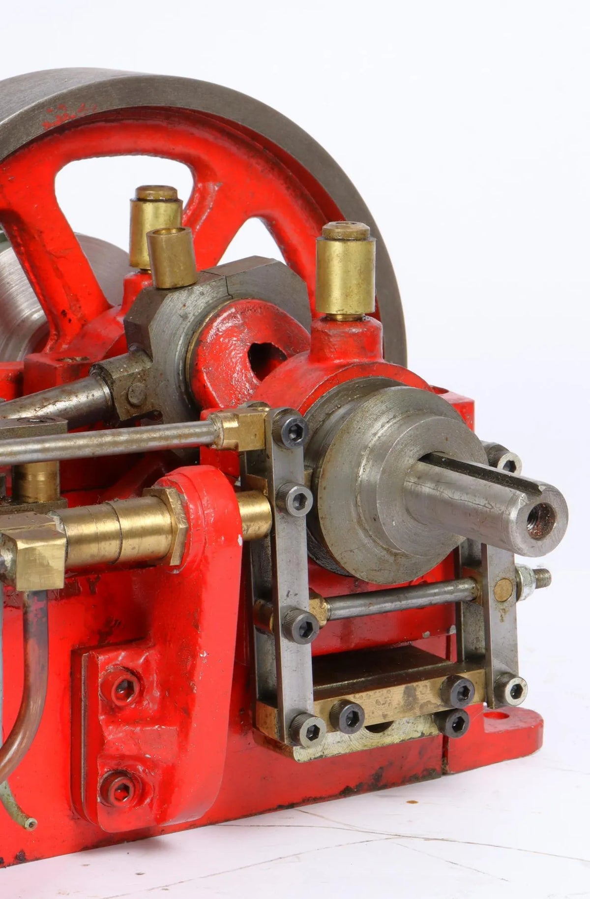 Single cylinder workshop engine with dynamo