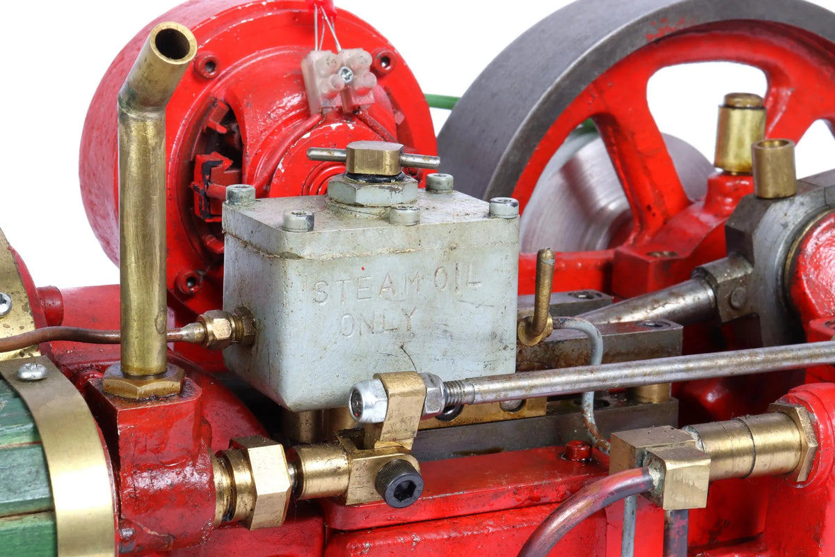 Single cylinder workshop engine with dynamo