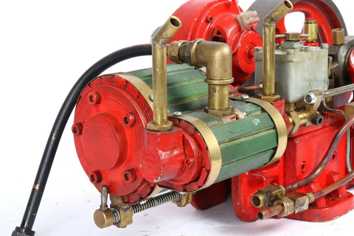Single cylinder workshop engine with dynamo