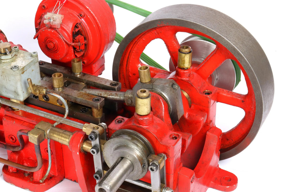 Single cylinder workshop engine with dynamo