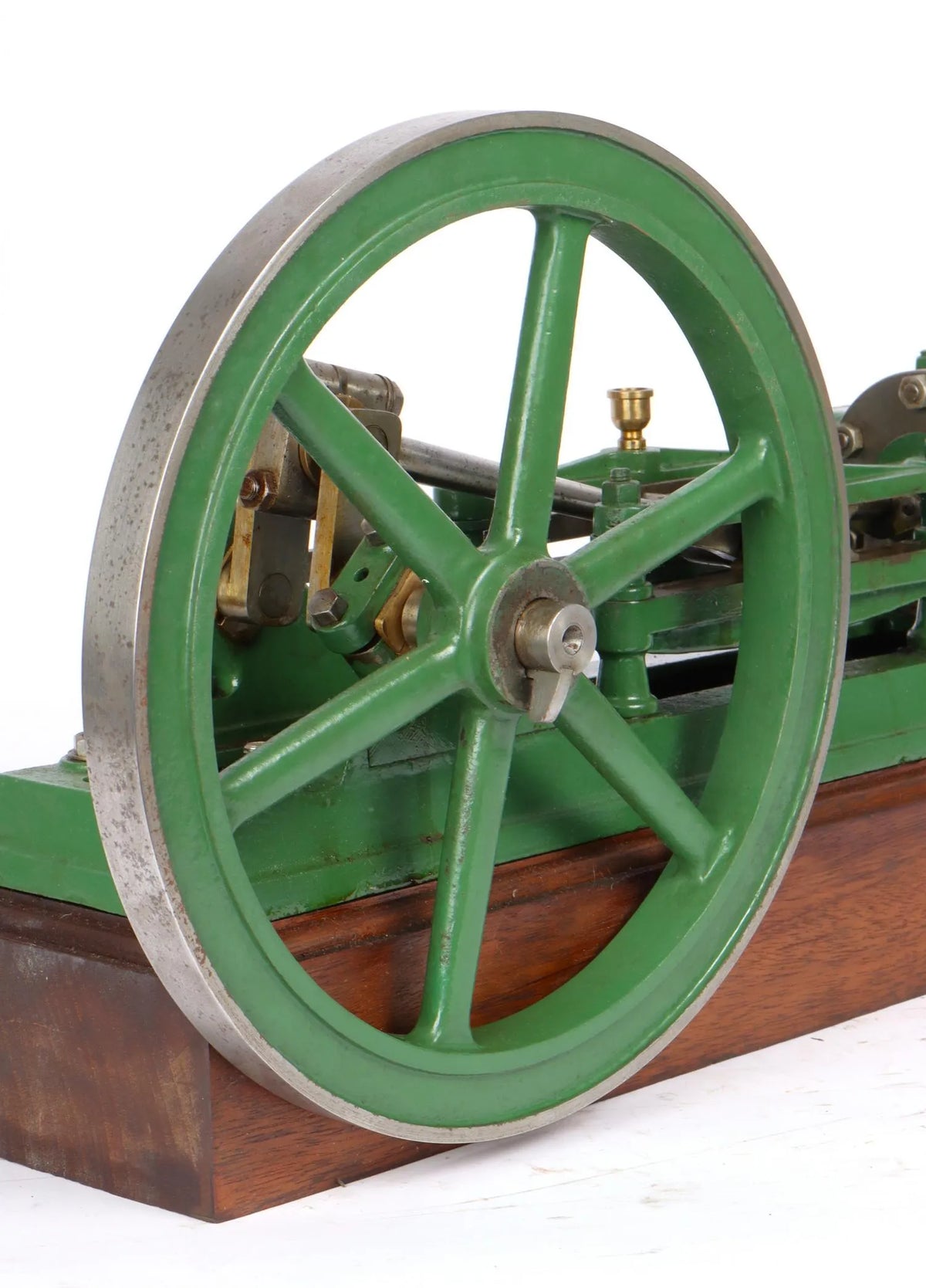 Large horizontal engine