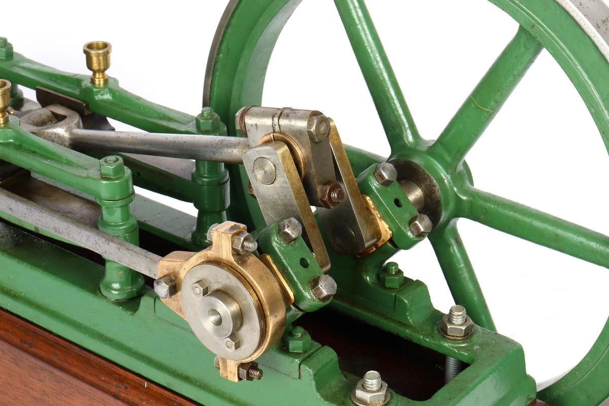 Large horizontal engine
