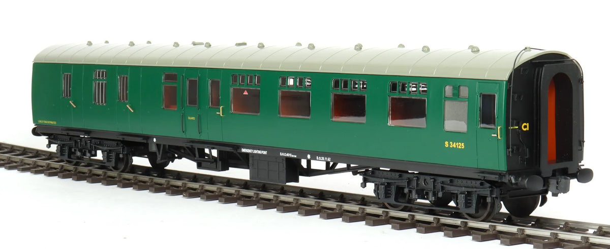 Rake of 3 gauge 1 Accucraft BR Mk1 coaches