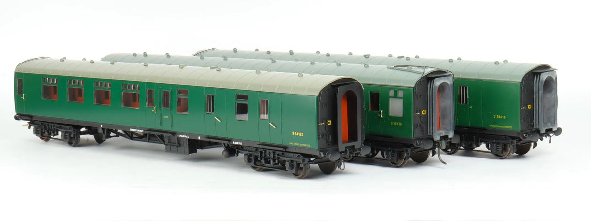 Rake of 3 gauge 1 Accucraft BR Mk1 coaches