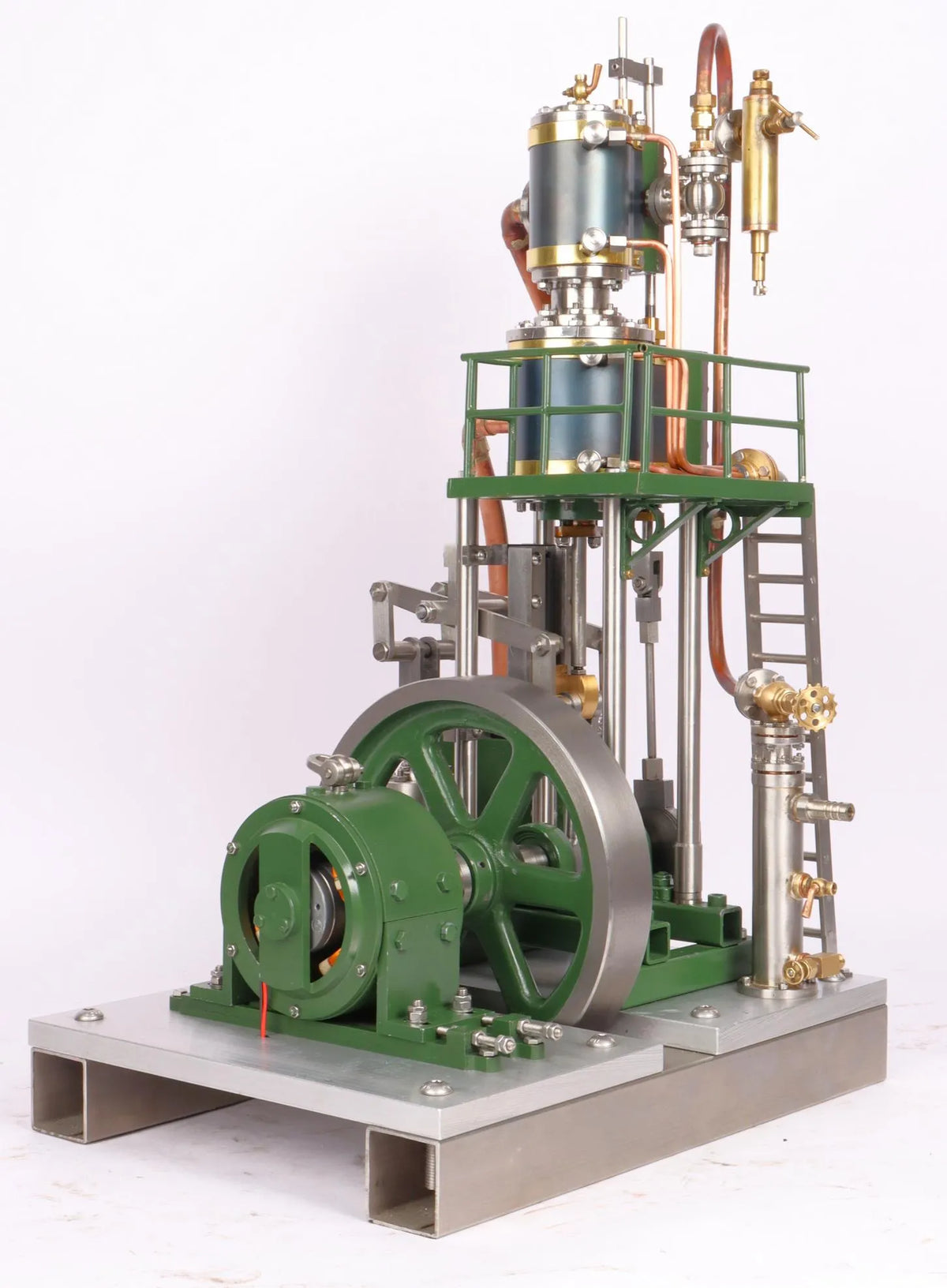 Vertical tandem compound engine