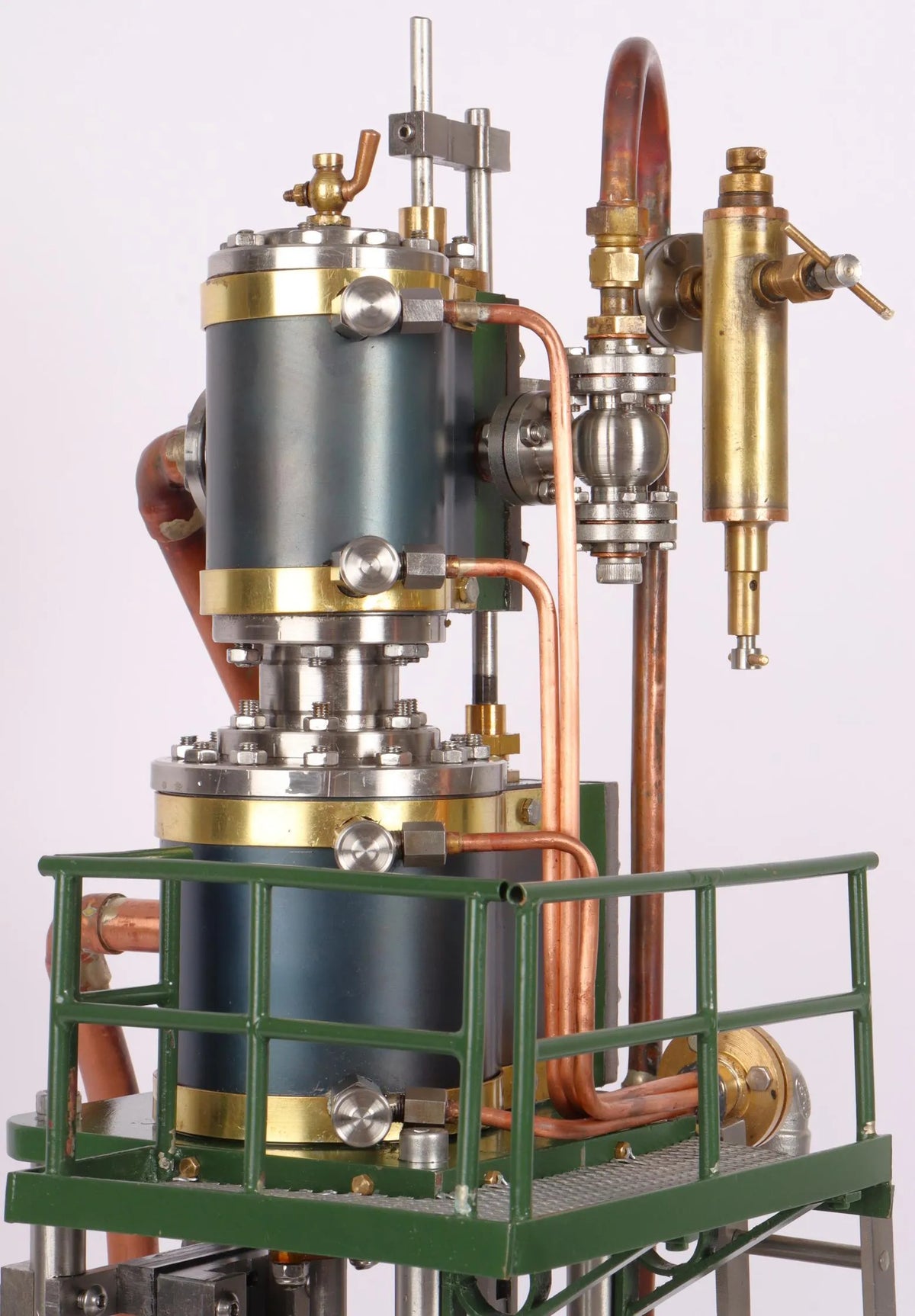 Vertical tandem compound engine