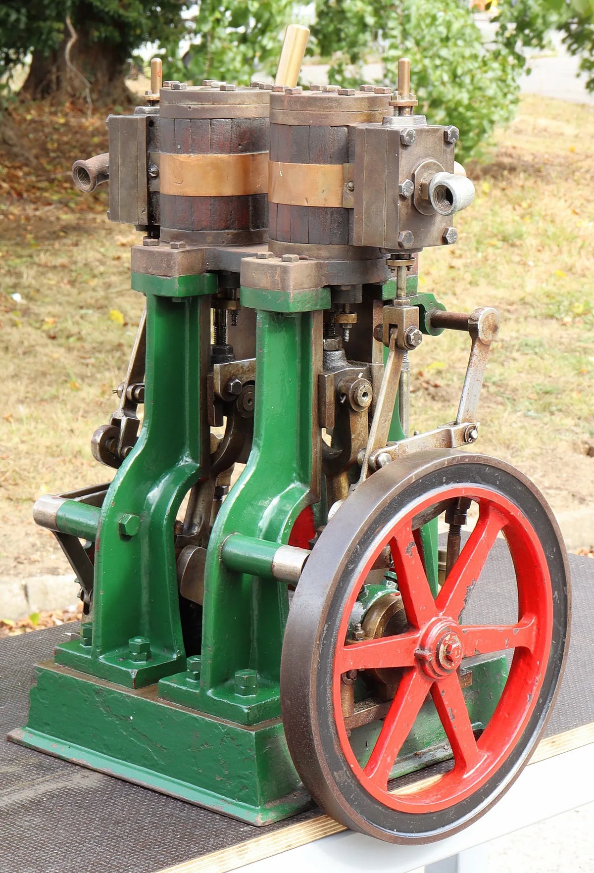 Large vertical twin engine