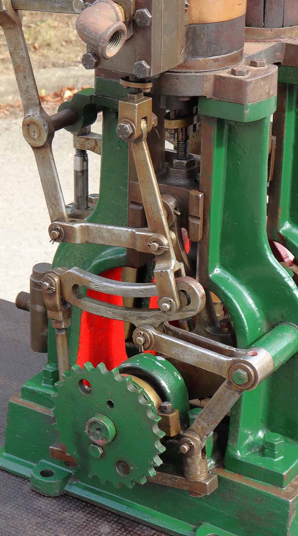 Large vertical twin engine