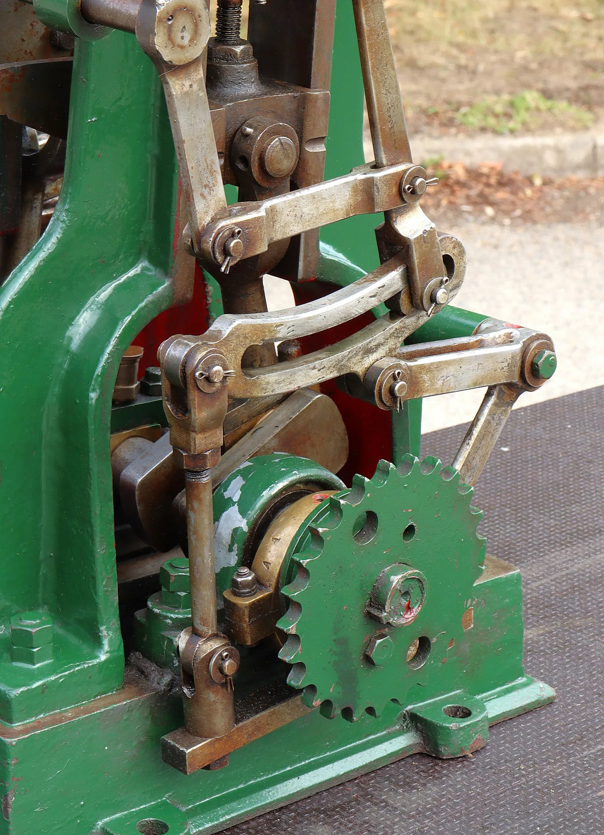 Large vertical twin engine