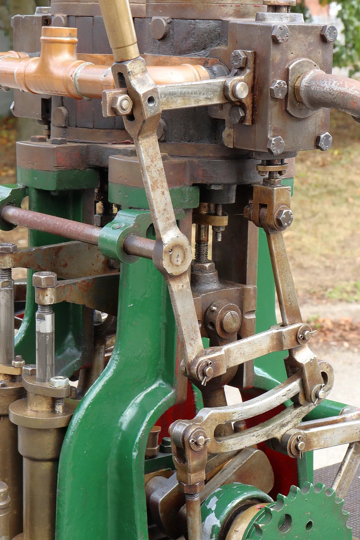 Large vertical twin engine