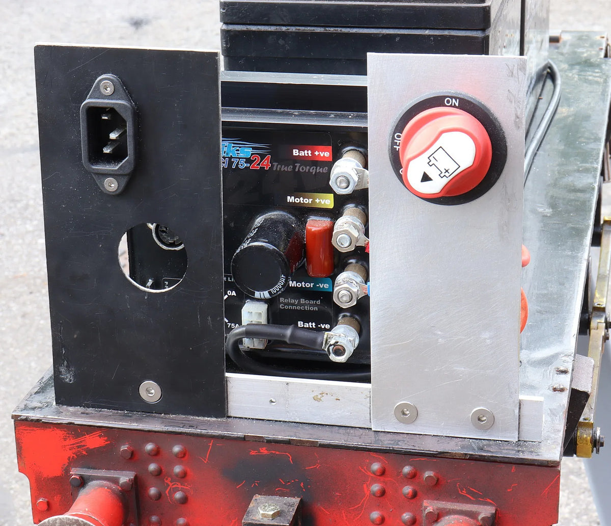 5 inch gauge Class 08 battery electric shunter