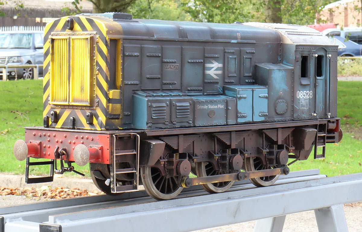 5 inch gauge Class 08 battery electric shunter