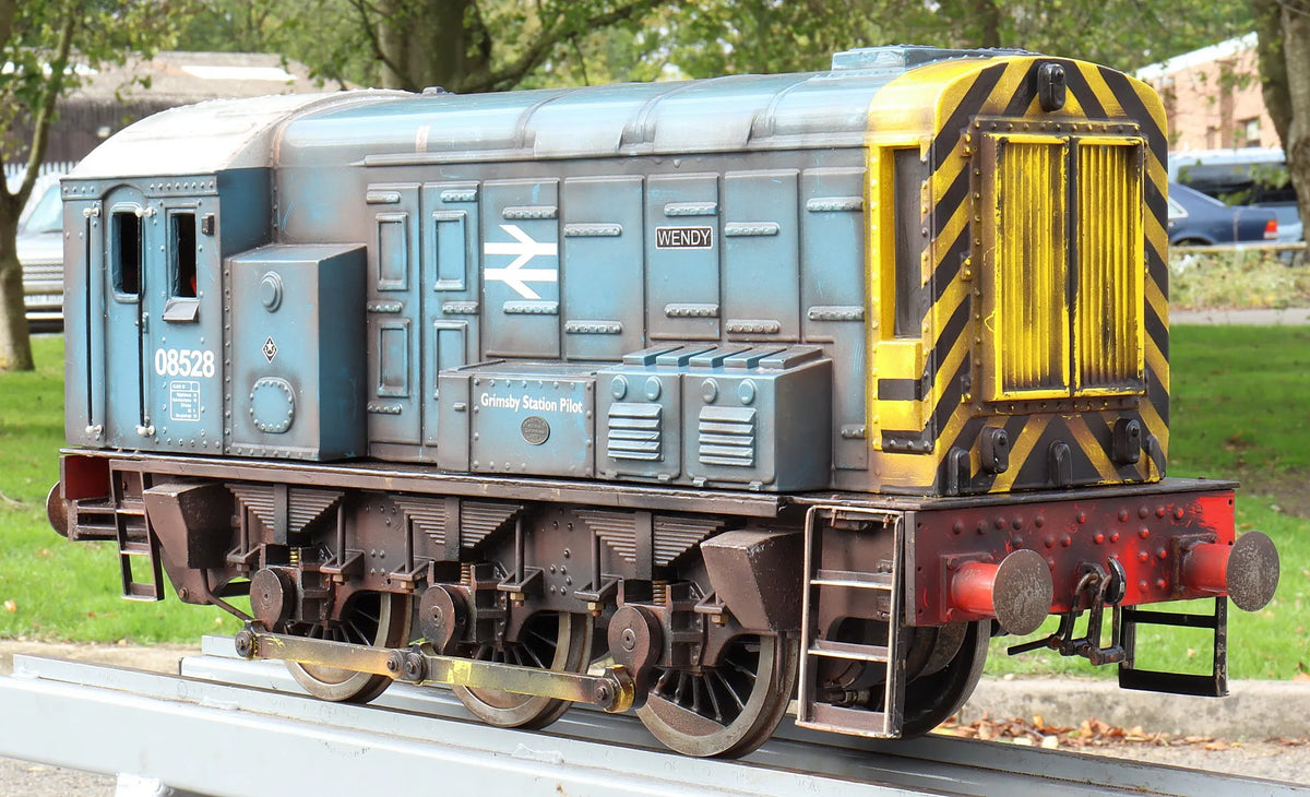 5 inch gauge Class 08 battery electric shunter