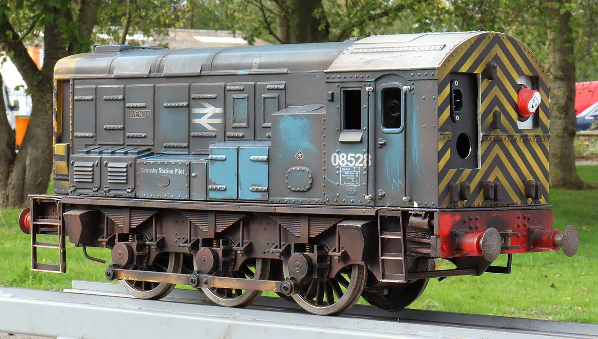 5 inch gauge Class 08 battery electric shunter