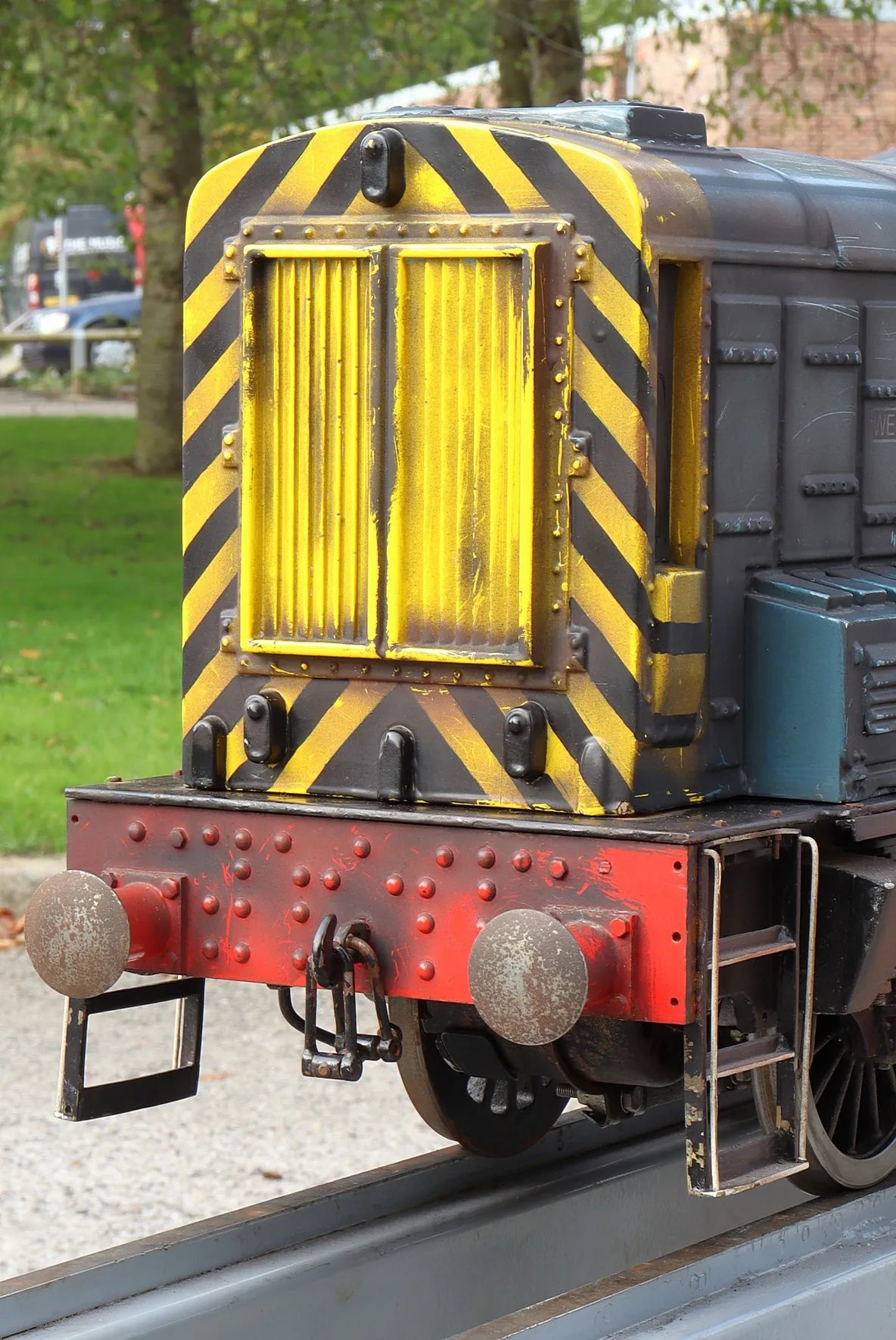 5 inch gauge Class 08 battery electric shunter