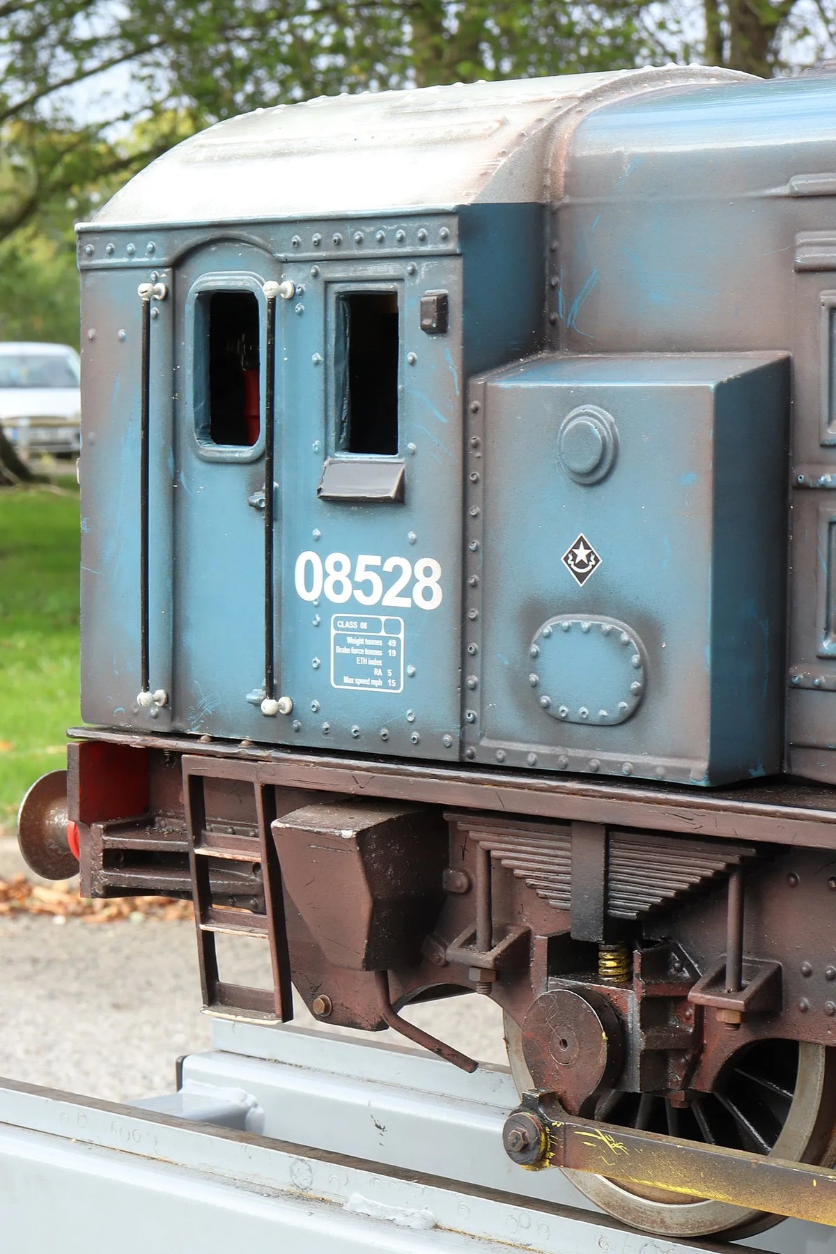 5 inch gauge Class 08 battery electric shunter
