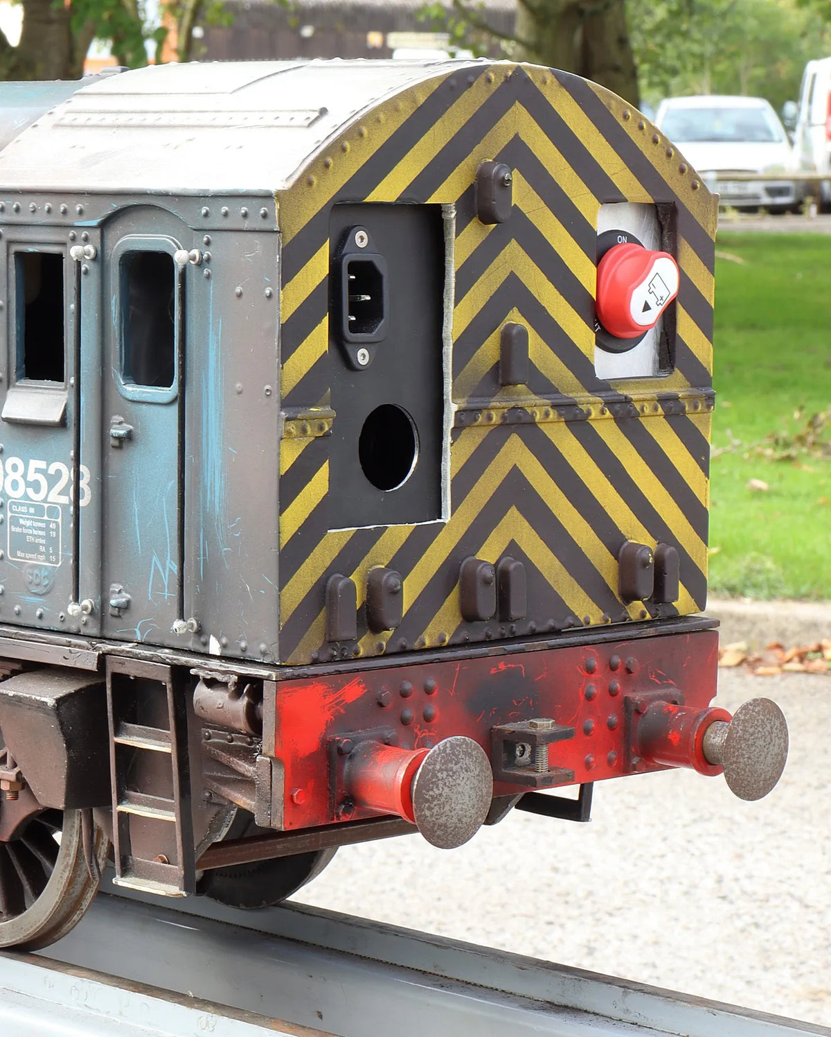 5 inch gauge Class 08 battery electric shunter