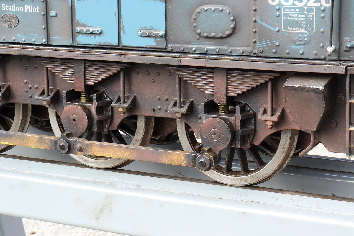 5 inch gauge Class 08 battery electric shunter