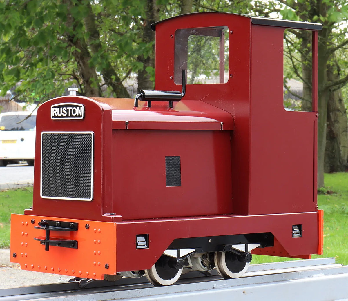 5 inch gauge Maxitrak Ruston 0-4-0 battery electric