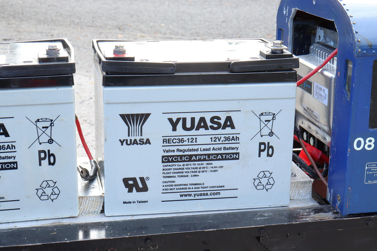 5 inch gauge Class 08 battery electric shunter