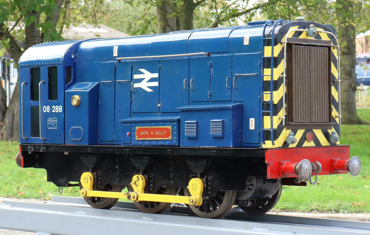 5 inch gauge Class 08 battery electric shunter
