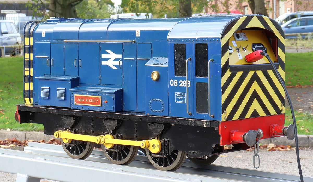 5 inch gauge Class 08 battery electric shunter