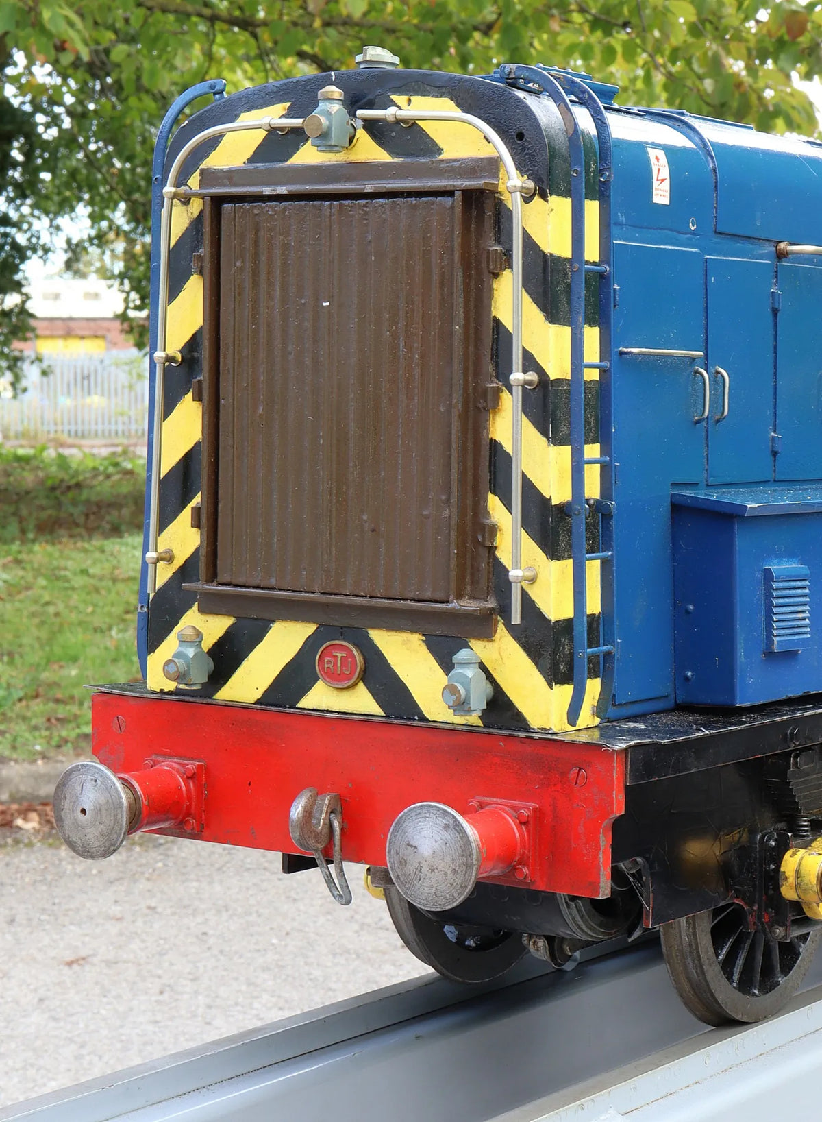5 inch gauge Class 08 battery electric shunter
