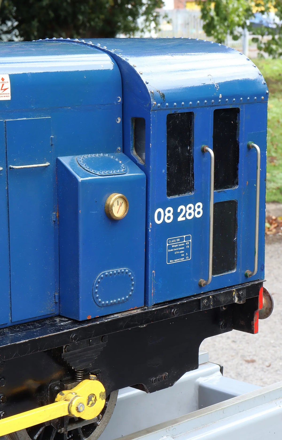 5 inch gauge Class 08 battery electric shunter