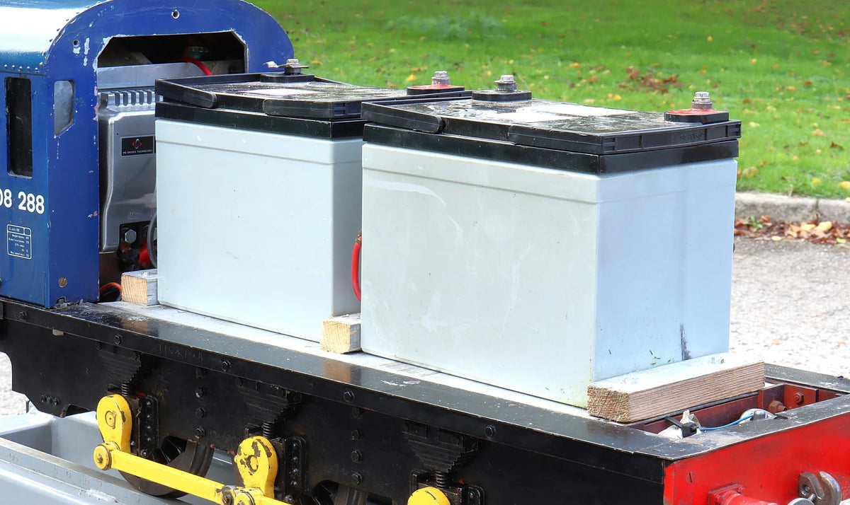 5 inch gauge Class 08 battery electric shunter