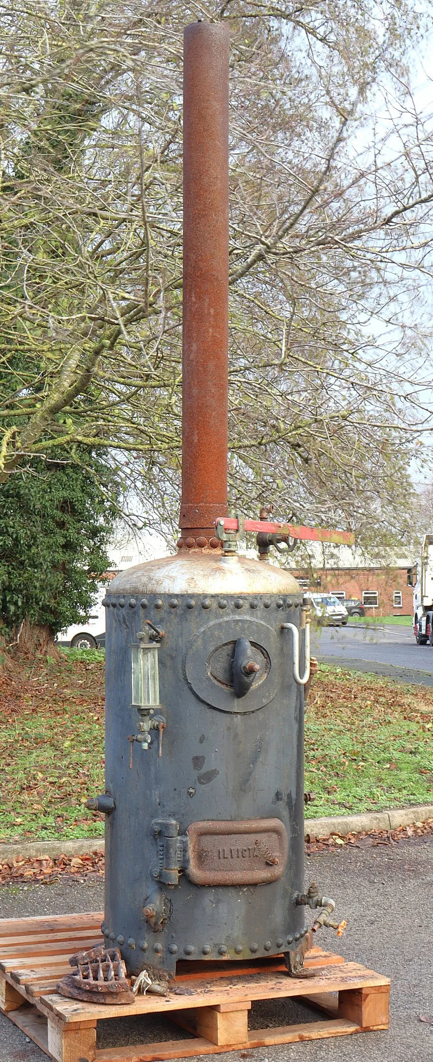 Vertical single flue boiler