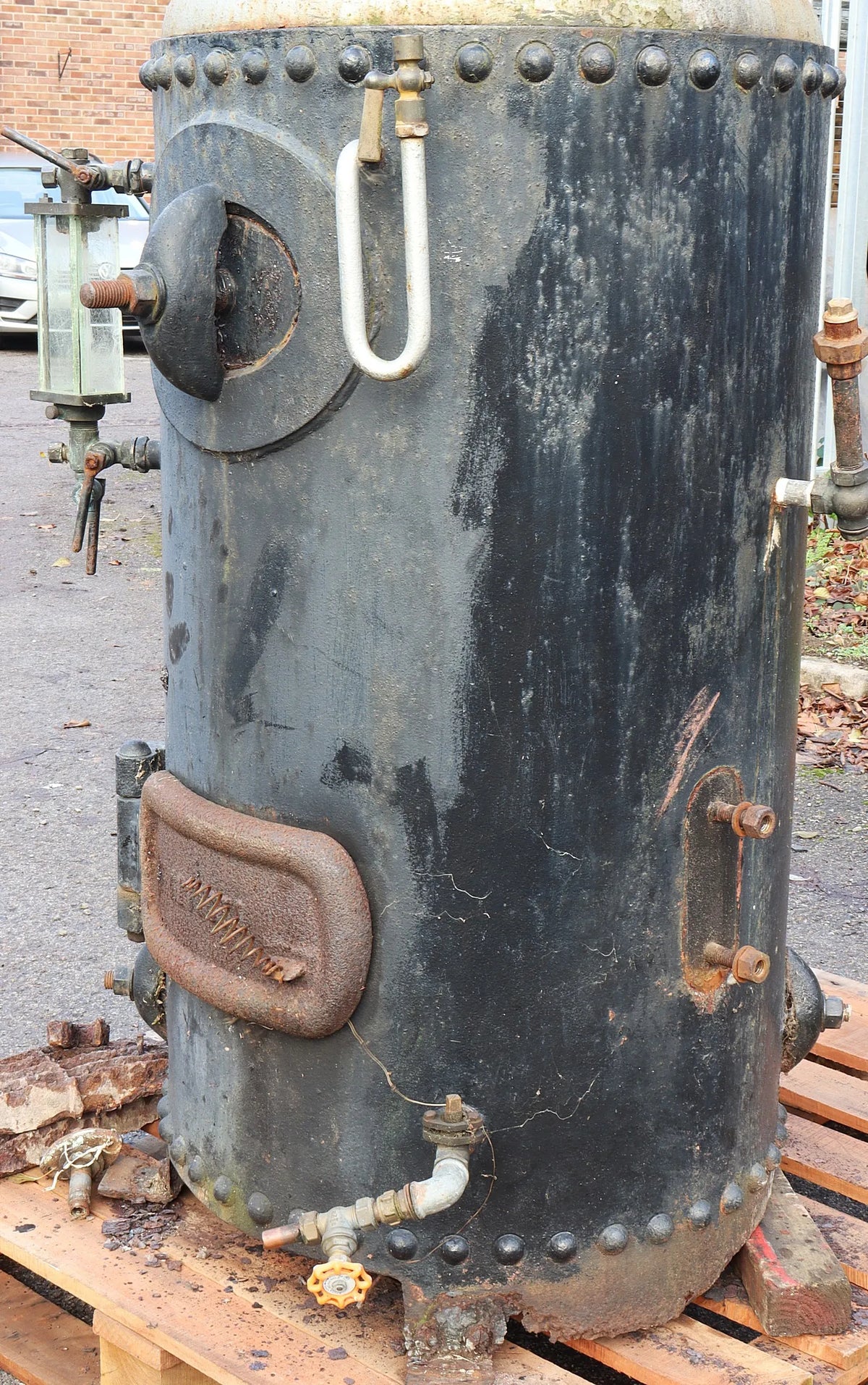 Vertical single flue boiler