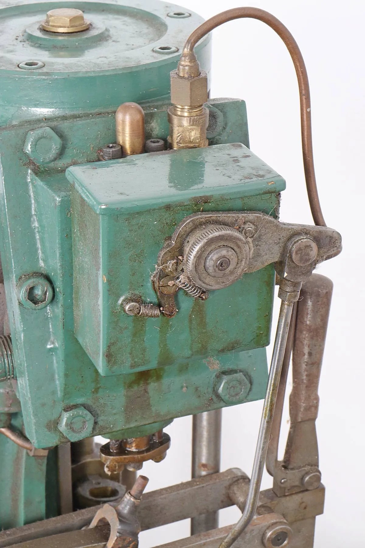 Large vertical engine