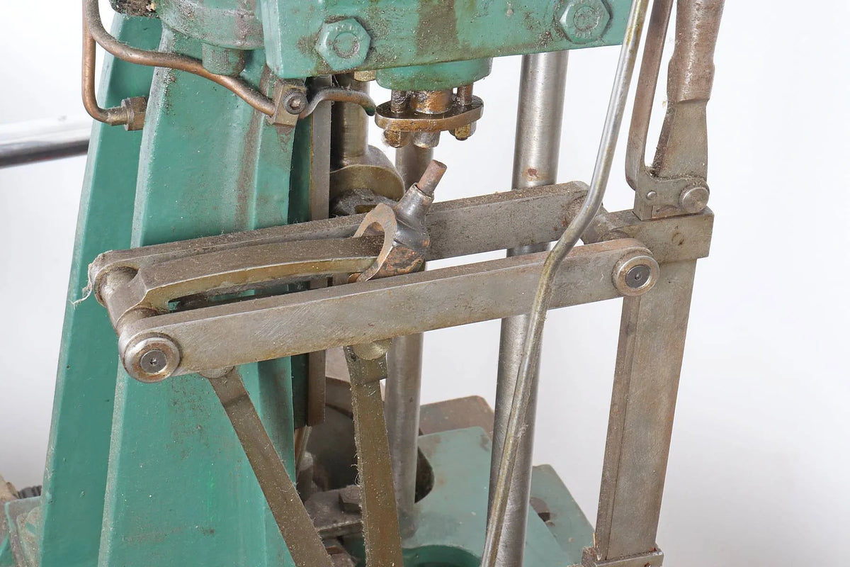 Large vertical engine