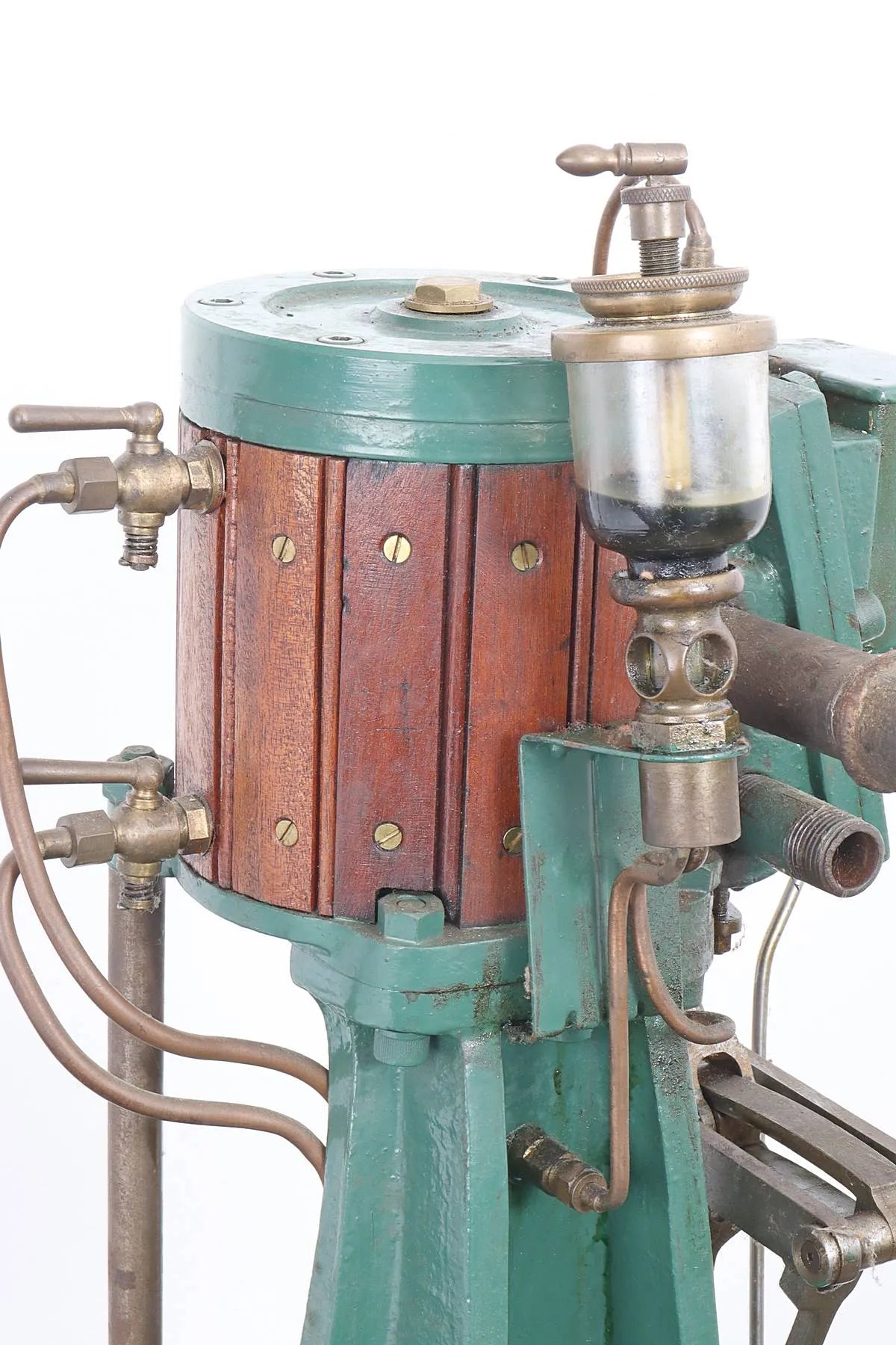 Large vertical engine