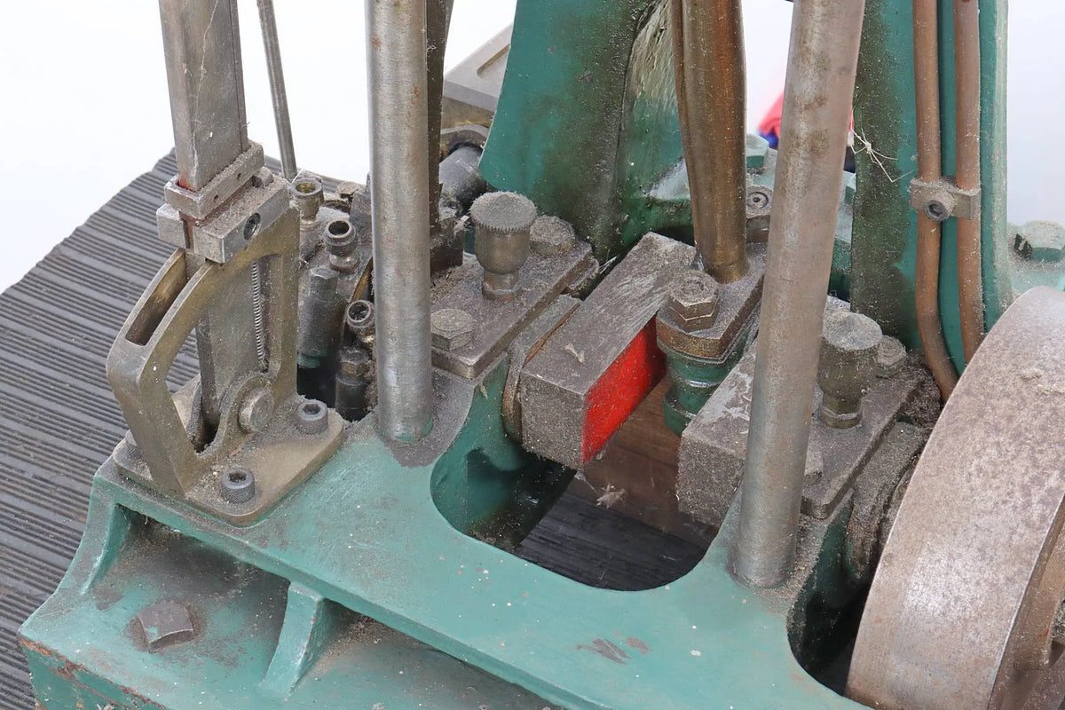 Large vertical engine