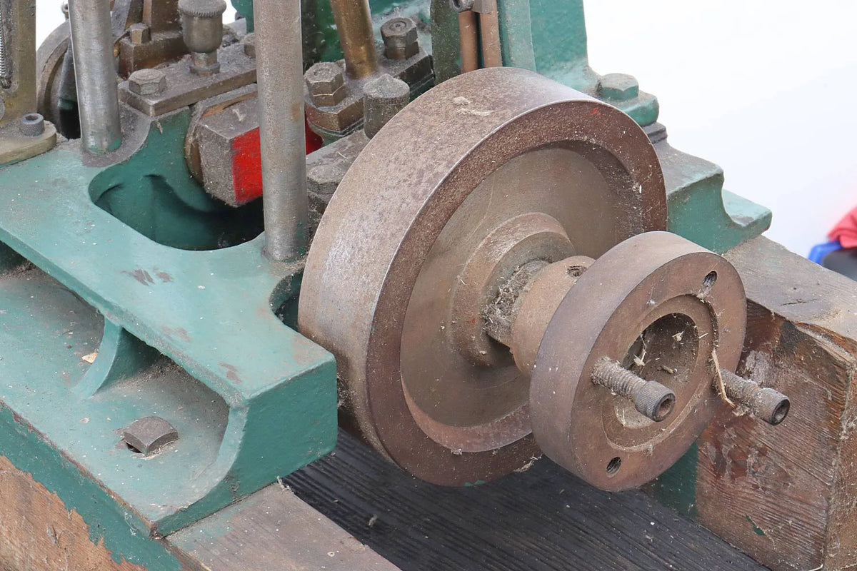 Large vertical engine