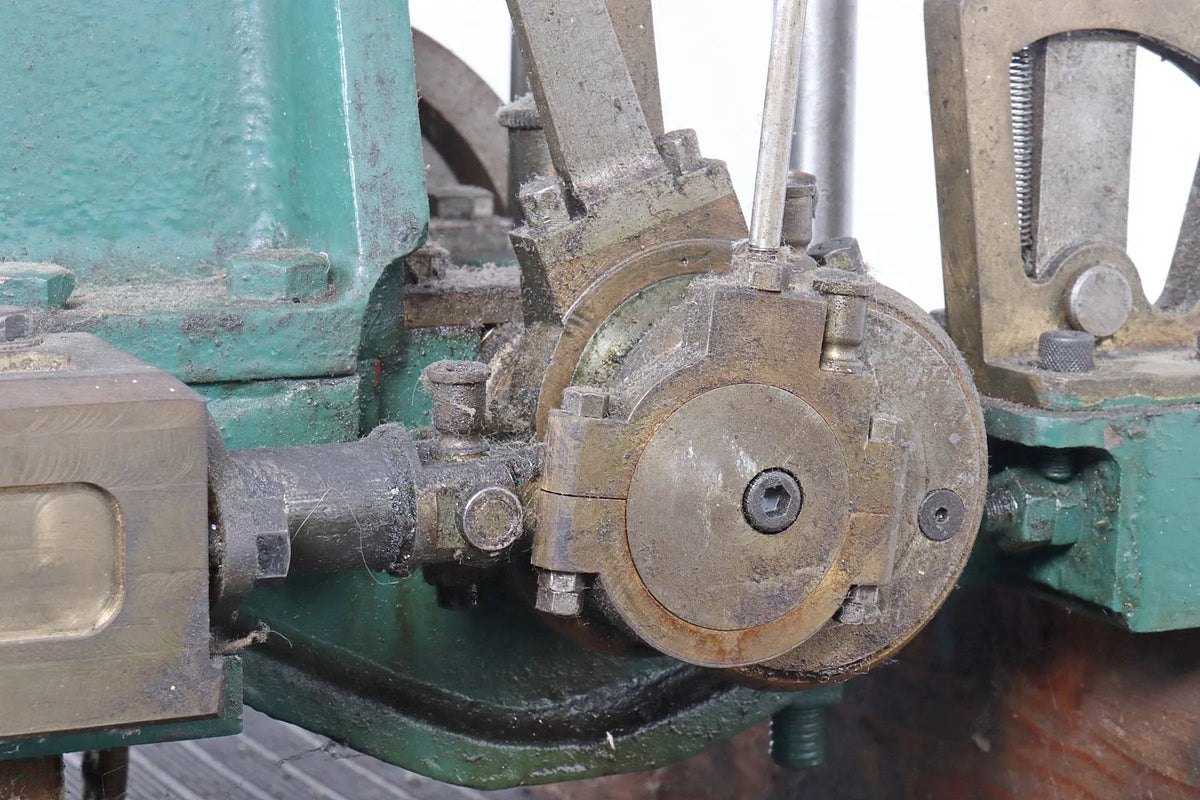 Large vertical engine