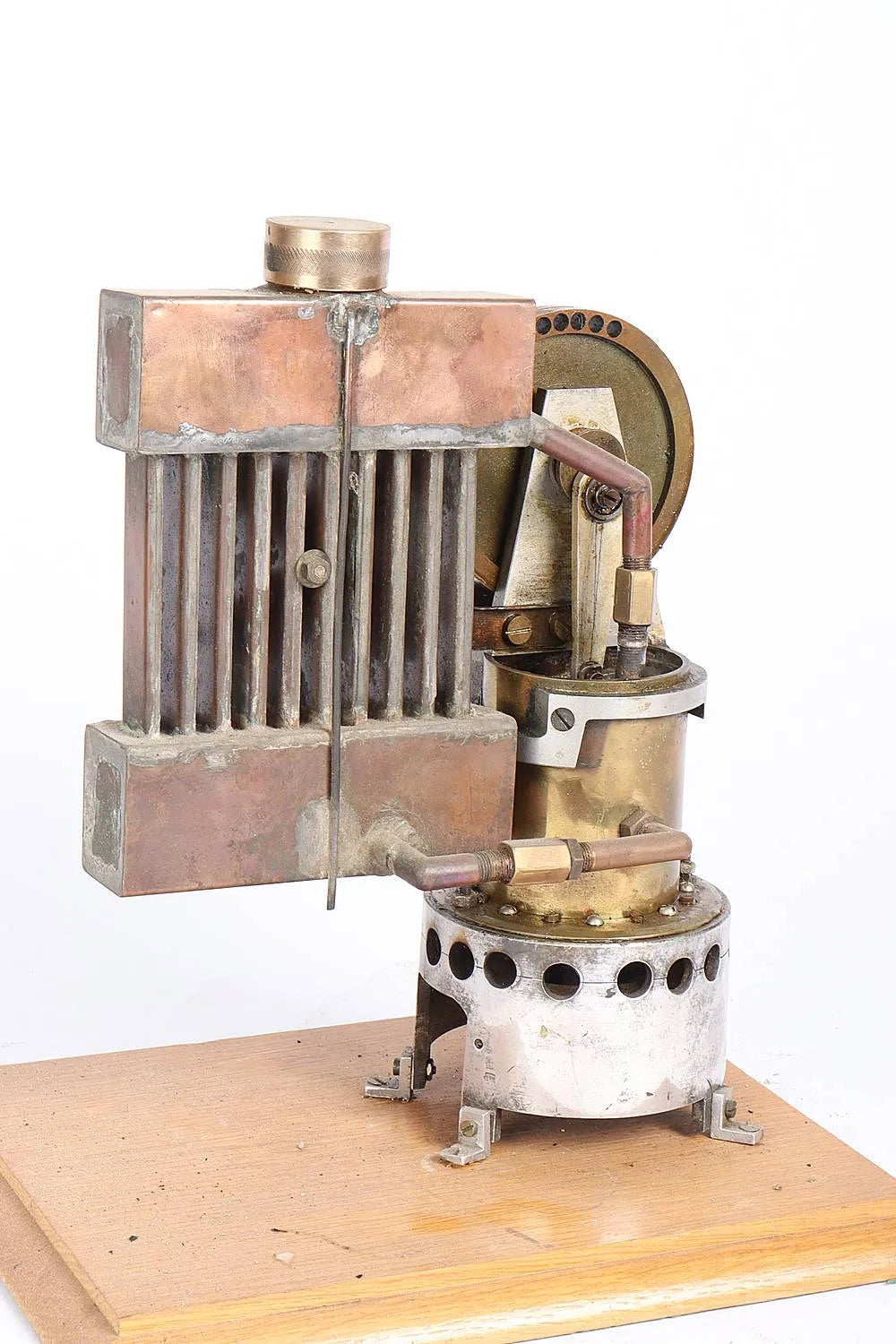 Hot air engine with radiator