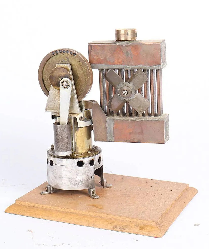 Hot air engine with radiator