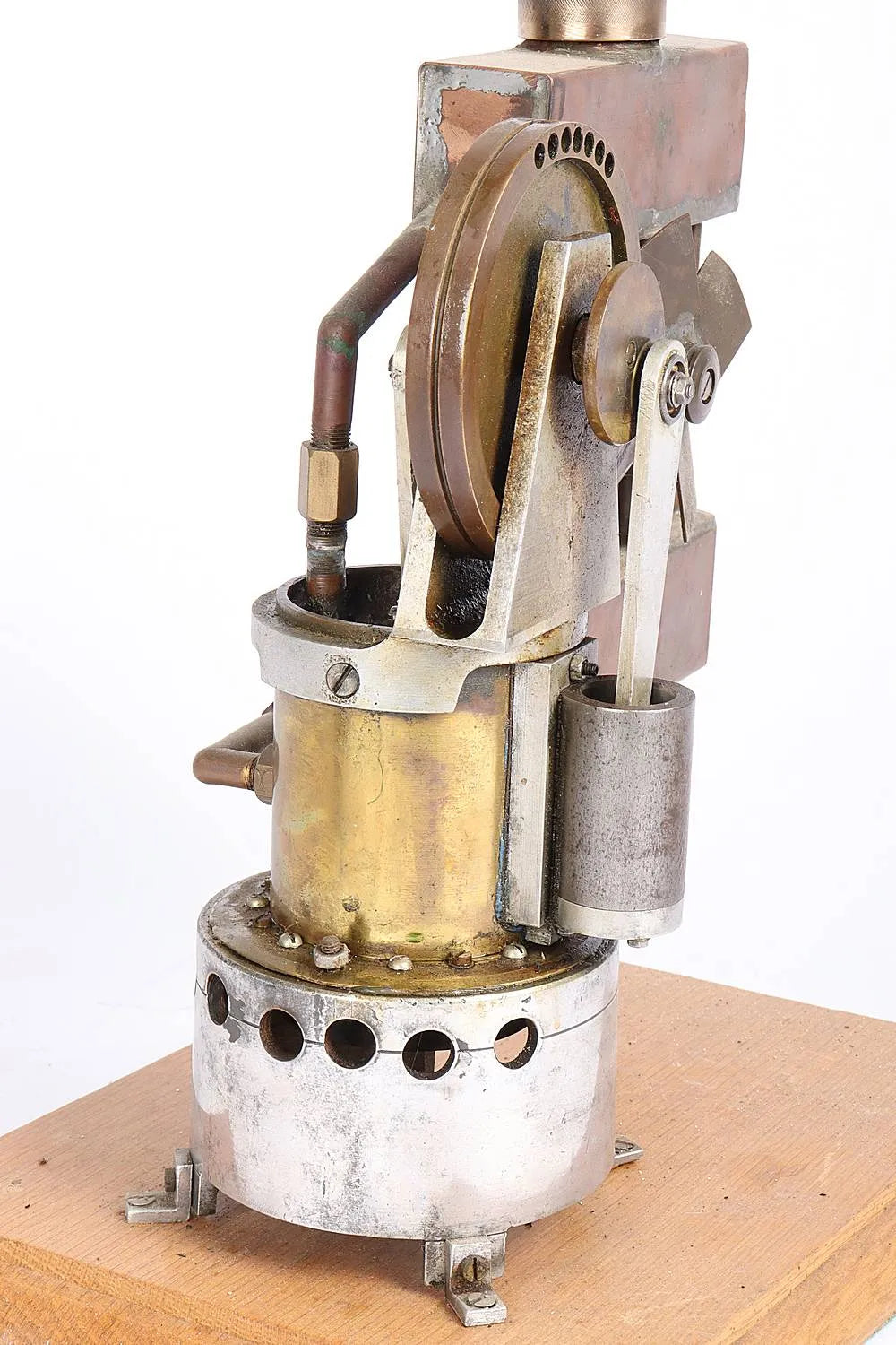 Hot air engine with radiator