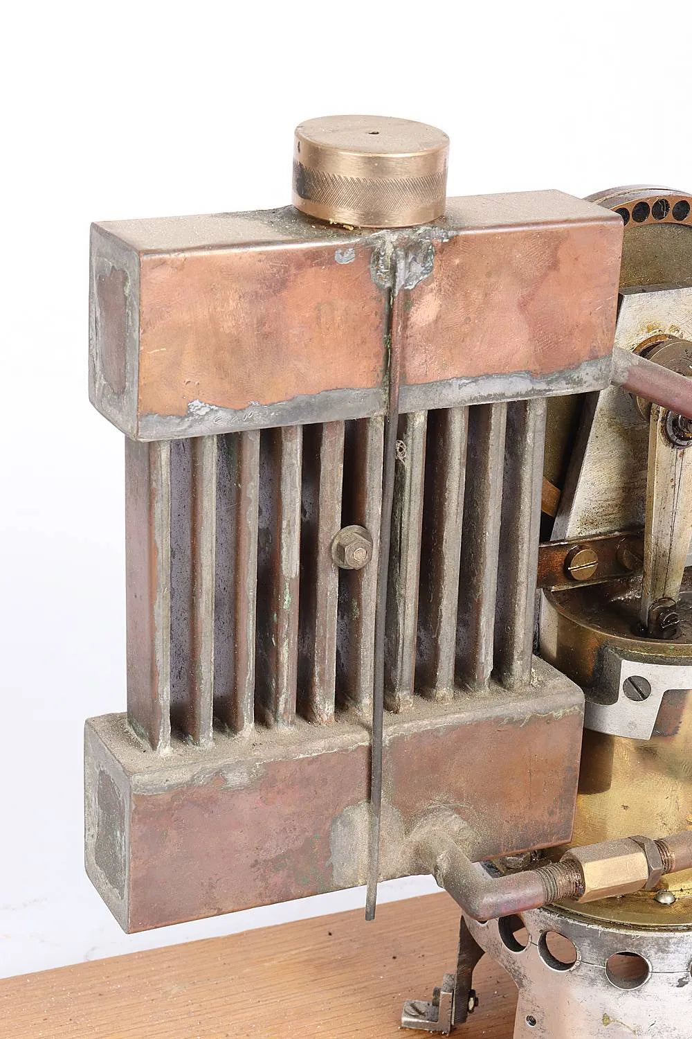 Hot air engine with radiator