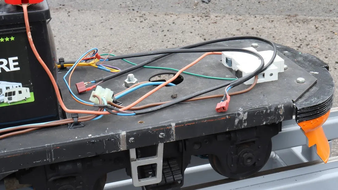 5 inch gauge Santa Fe F7 battery electric