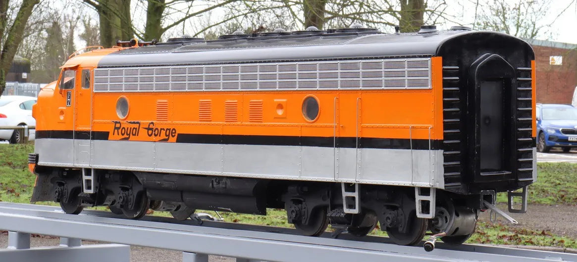5 inch gauge Santa Fe F7 battery electric