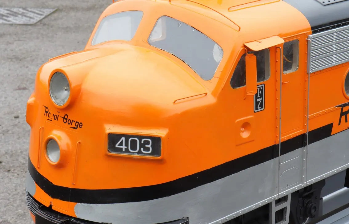 5 inch gauge Santa Fe F7 battery electric