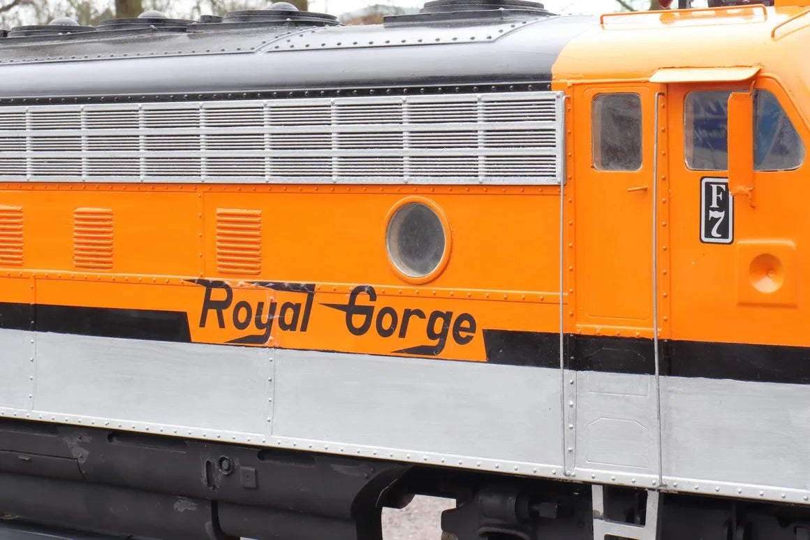 5 inch gauge Santa Fe F7 battery electric